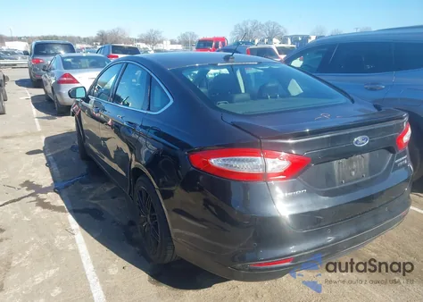 2013 Ford Fusion Hybrid Titanium z USA, uszkodzony, nr VIN 3FA6P0RU4DR382329